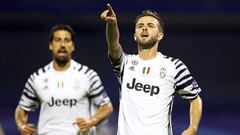 Miralem Pjanic celebra el primer gol de la Juventus. 