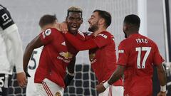 Manchester United&#039;s French midfielder Paul Pogba (L) celebrates with Manchester United&#039;s Portuguese midfielder Bruno Fernandes (2R) after scoring their second goal to take the lead 1-2 during the English Premier League football match between Ful