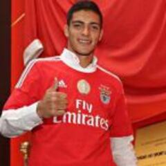 Jiménez, igual que Kikín, debutó con Benfica con derrota