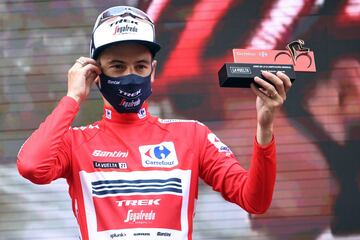 El ciclista francés Kenny Elissonde celebra ser el nuevo líder de La Vuelta. 