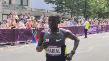 Guor Marial, maratoniano de Sud&aacute;n del Sur, compiti&oacute; sin bandera en Londres 2012 al negarse a representar a Sud&aacute;n.