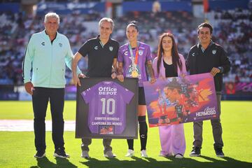 La jugadora de la selección española femenina y reciente campeona del mundo ha reaparecido con su club, el Club de Fútbol Pachuca Femenil de la Primera División Femenil de México. Jenni salió en los últimos minutos de juego siendo recibida con una gran ovación y un gran tifo sobre la portería.