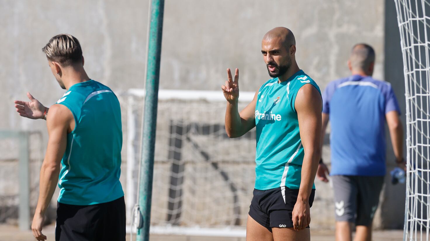 Pellegrini mima a Amrabat