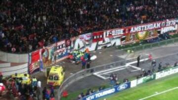 La caída del seguidor del Ajax de la grada pudo ser accidental