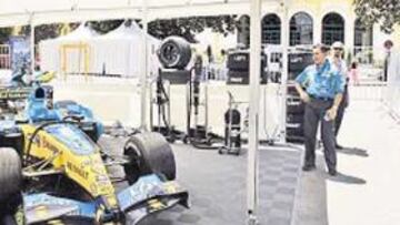 <b>TODO PREPARADO. </b>Este aspecto tan 'de carreras' era el que presentaban ayer las calles de Sevilla.