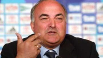 <B>SOBRE BAGGIO:</b> "Todos sabemos lo que ha significado para el fútbol y la selección italiana. Mañana es una buena oportunidad para que el mundo del fútbol se lo agradezca. Espero que él disfrute unos minutos sobre el terreno de juego".