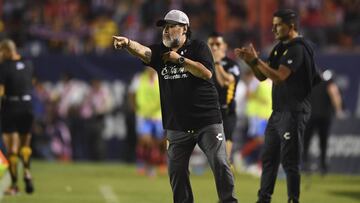 Maradona dirigiendo a Dorados en el Ascenso MX.