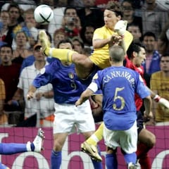 Déjà vu: En 2004, Zlatan marcó un gol karateka como en la MLS