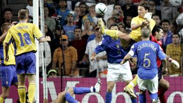 Hace 14 a&ntilde;os, en la Eurocopa de 2004, el sueco se mand&oacute; uno de los grandes goles en la historia de la competencia. Su v&iacute;ctima fue Gianluigi Buffon
