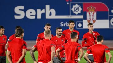 Serbia's forward Dusan Tadic (C) attends a training session with his teammates at the Al Arabi SC in Doha on November 21, 2022, during the Qatar 2022 World Cup football tournament. (Photo by ANDREJ ISAKOVIC / AFP)