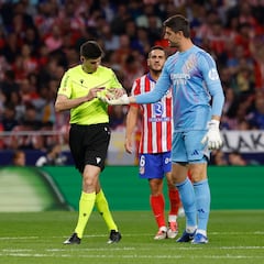Shocking footage: referee stops Madrid Derby as Atleti fans throw objects at Courtois