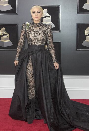 La cantante estadounidense Lady Gaga posa a su llegada al Madison Square Garden de Nueva York, para participar de la 60 edici¨®n de los Premios Grammy.