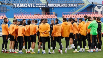 José Bordalás charla con el grupo en la última sesión de entrenamiento del Getafe.