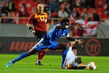 Sevilla-Slovan Liberec. Isaac Sackey y Bryan Rabello.