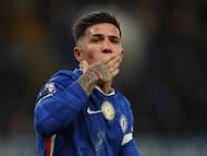 Soccer Football - Premier League - Chelsea v AFC Bournemouth - Stamford Bridge, London, Britain - December 30, 2025 Chelsea's Enzo Fernandez celebrates scoring their second goal REUTERS/Ian Walton EDITORIAL USE ONLY. NO USE WITH UNAUTHORIZED AUDIO, VIDEO, DATA, FIXTURE LISTS, CLUB/LEAGUE LOGOS OR 'LIVE' SERVICES. ONLINE IN-MATCH USE LIMITED TO 120 IMAGES, NO VIDEO EMULATION. NO USE IN BETTING, GAMES OR SINGLE CLUB/LEAGUE/PLAYER PUBLICATIONS. PLEASE CONTACT YOUR ACCOUNT REPRESENTATIVE FOR FURTHER DETAILS..