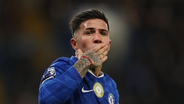Soccer Football - Premier League - Chelsea v AFC Bournemouth - Stamford Bridge, London, Britain - December 30, 2025 Enzo Fernandez celebrates scoring their second goal REUTERS/Ian Walton EDITORIAL USE ONLY. NO USE WITH UNAUTHORIZED AUDIO, VIDEO, DATA, FIXTURE LISTS, CLUB/LEAGUE LOGOS OR 'LIVE' SERVICES. ONLINE IN-MATCH USE LIMITED TO 120 IMAGES, NO VIDEO EMULATION. NO USE IN BETTING, GAMES OR SINGLE CLUB/LEAGUE/PLAYER PUBLICATIONS. PLEASE CONTACT YOUR ACCOUNT REPRESENTATIVE FOR FURTHER DETAILS..