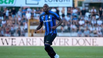 LUGANO, SWITZERLAND - JULY 12: Romelu Lukaku of FC Internazionale looks on during the Pre-Season Friendly match between FC Lugano and FC Internazionale at Cornaredo Stadium on July 12, 2022 in Lugano, Switzerland. (Photo by Giuseppe Cottini/Getty Images)