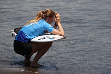 La primera sorpresa del campeonato. Elimin a la 7 veces campeona del mundo de surf, Stephanie Gilmore. Se enfrentar a la portuguesa Yolanda Hopkins en cuartos de final.