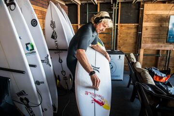 Sponsors: Hurley, Red Bull, FCS, Mayhem, Oakley.
Por patrocinios: $1,785,000
En competici¨®n: $160,200
Total: $1,945,200