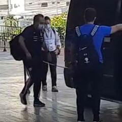 Así salió Lasarte del hotel en su día más duro en la Selección