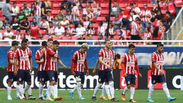 Chivas va por un centro delantero