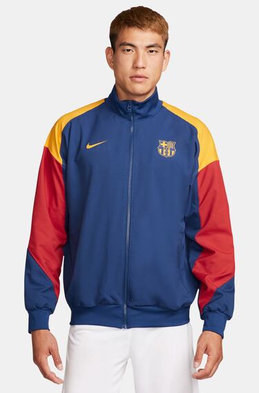 El Horóscopo Chino establece que el 2024 se celebrará el Año del Dragón. Este ser mitológico simboliza el poder espiritual supremo. El club blaugrana ha querido transmitir a toda su afición asiática sus mejores deseos para este nuevo período con una nueva línea de ropa deportiva inspirada en la celebración del Año del Dragón. Se trata de un conjunto de prendas formado por una camiseta Prematch, una Anthem Jacket y dos chándales.