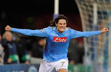 En 2010 fue traspasado al Napoli procedente del Palermo. En la temporada 2011-12 ganó su primer título en el club, la Copa de Italia, en la que fue el máximo goleador. En su tercera temporada como napolitano terminó como máximo goleador de la Serie A con 34 goles en la liga.