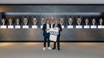 El jugador del Real Madrid Luka Modric y el presidente del Real Madrid, Florentino P&eacute;rez, en la renovaci&oacute;n del croata hasta 2022
 REAL MADRID CF
 25/05/2021