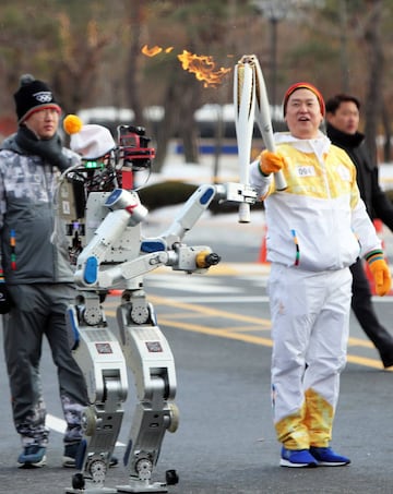 La localidad coreana de PyeongChang albergar&aacute; la edici&oacute;n 23&ordf; de los Juegos invernales, rodeados de un clima enrarecido por la amenaza nuclear de Corea del Norte y el caso de doping de Estado, del que es acusado Rusia. La justa comenzar&aacute; el 9 de febrero y terminar&aacute; el d&iacute;a 25. Los atletas rusos no podr&aacute;n competir ni desfilar con su bandera debido a la sanci&oacute;n impuesta por el COI.