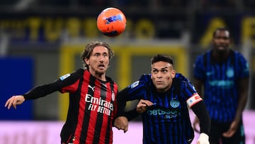 Inter Milan's Argentinian forward #10 Lautaro Martinez (R) and AC Milan's Croatian midfielder #14 Luka Modric vie for the ball during the Italian Serie A football match between Inter Milan and AC Milan at San Siro stadium in Milan, northern Italy, on November 23, 2025. (Photo by Marco BERTORELLO / AFP)