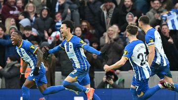 Brighton's Japanese midfielder Kaoru Mitoma (C) celebrates with reserves after scoring their second goal during the English FA Cup fourth round football match between Brighton & Hove Albion and Liverpool at the Amex stadium in Brighton, on the south coast of England on January 29, 2023. - Brighton won the game 2-1. (Photo by Glyn KIRK / AFP) / RESTRICTED TO EDITORIAL USE. No use with unauthorized audio, video, data, fixture lists, club/league logos or 'live' services. Online in-match use limited to 120 images. An additional 40 images may be used in extra time. No video emulation. Social media in-match use limited to 120 images. An additional 40 images may be used in extra time. No use in betting publications, games or single club/league/player publications. / 