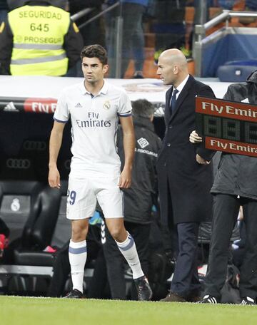 Enzo pasó por todas las categorías inferiores del Real Madrid. Debutó en Copa contra la Cultural Leonesa en 2016 y anotó un gol. Actualmente es jugador del Rayo Majadahonda.