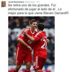 Los futbolistas homenajean a Steven Gerrard