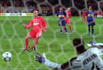 El Liverpool ganó su última UEFA en la temporada 2000-2001. En la antológica final se enfrentó al Alavés, al que ganó 5-4 tras disputar la prórroga.
Gary McAllister marcó el 3-1.