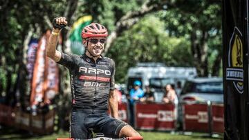 Josep Betalú celebra su victoria en la primera etapa de La Ruta de los Conquistadores.