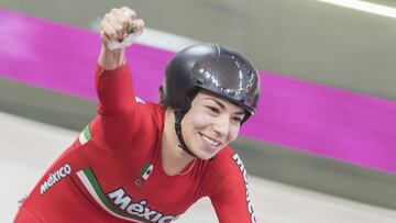 Luz Gaxiola compite en pista de ciclismo
