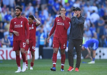 Jurgen Klopp, Manager of Liverpool and Virgil van Dijk in discussion after the Premier League match between Cardiff City and Liverpool FC at Cardiff City Stadium on April 21, 2019 in Cardiff