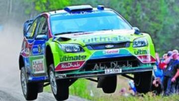 <b>VOLANDO. </b>Mikko Hirvonen y su Ford tienen el Mundial en su mano si se imponen en Australia.