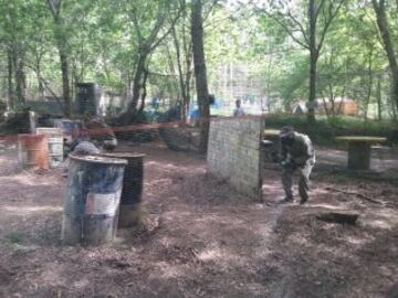 Hoy ha sido una jornada diferente para los jugadores del Celta ya que se han enfrentado en una divertida partida de paintball.