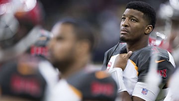 NEW ORLEANS, LA - NOVEMBER 5: Jameis Winston #3 of the Tampa Bay Buccaneers watches a replay on the screen from the sidelines after being hurt in the first half of a game against the New Orleans Saints at Mercedes-Benz Superdome on November 5, 2017 in New Orleans, Louisiana. The Saints defeated the Buccaneers 30-10.   Wesley Hitt/Getty Images/AFP
 == FOR NEWSPAPERS, INTERNET, TELCOS &amp; TELEVISION USE ONLY ==