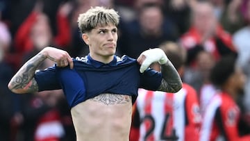 Alejandro Garnacho, jugador del Manchester United, se lamenta durante el partido ante el Brentford.