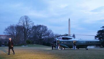 US President Joe Biden walks across the South Lawn upon return to the White House in Washington, DC on February 19, 2021. - President Joe Biden returned from  Kalamazoo, Michigan after a visit to a Pfizer manufacturing facility. (Photo by MANDEL NGAN / AF