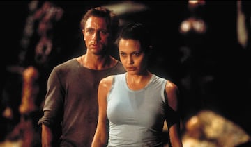 daniel craig angelina jolie lara croft tomb raider 2001