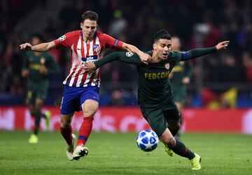 Falcao García y Santiago Arias se reencontraron en el duelo de Champions League entre Atlético de Madrid y Mónaco. Los colombianos vivieron dos realidades durante el partido. El delantero fue derrotado y perdió una pena máxima mientras que el defensor se afianza cada vez más en el equipo de Simeone.