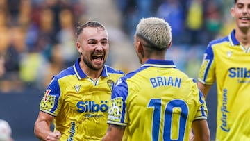 Ontiveros y Ocampo celebrando uno de los tantos frente al Málaga en la tarde de ayer.