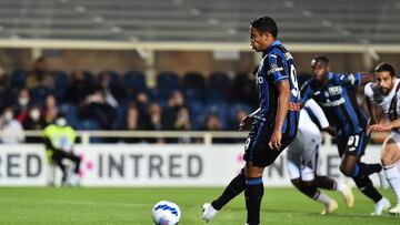 Bergamo (Italy), 27/04/2022.- Atalanta's Luis Muriel scores the 1-1 during the Italian Serie A soccer match Atalanta BC vs Torino FC at the Gewiss Stadium in Bergamo, Italy, 27 April 2022. (Italia) EFE/EPA/PAOLO MAGNI