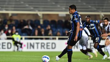 Bergamo (Italy), 27/04/2022.- Atalanta's Luis Muriel scores the 1-1 during the Italian Serie A soccer match Atalanta BC vs Torino FC at the Gewiss Stadium in Bergamo, Italy, 27 April 2022. (Italia) EFE/EPA/PAOLO MAGNI
