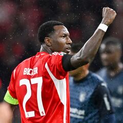 Sheraldo Becker será el primero en llegar