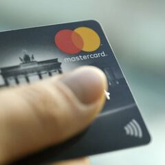 El Banco de España recuerda un error que cometemos al pagar con tarjeta