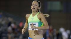 La atleta estadounidense Gabriele Grunewald compite en la prueba de 1.500  metros durante los Campeonatos Nacionales de Estados Unidos de 2017.